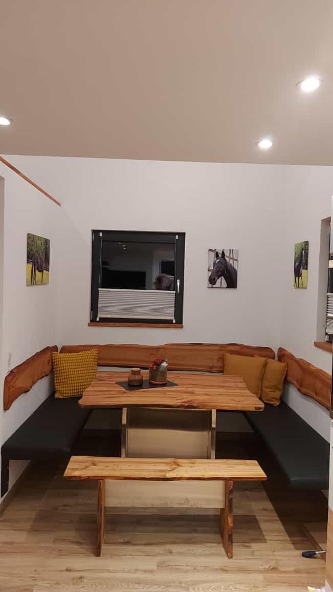 Ferienhaus: Mitten Auf Dem Reiterhof エーリンゲン エクステリア 写真